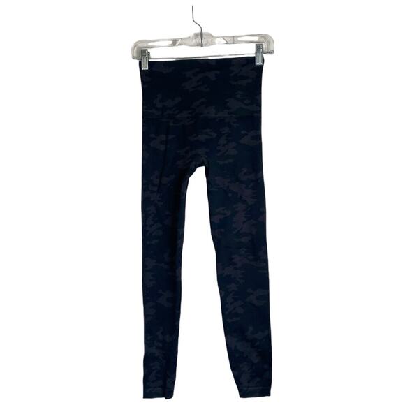 SPANX Look at Me Now Seamless Camo Legging Size Medium - Picture 1 of 6